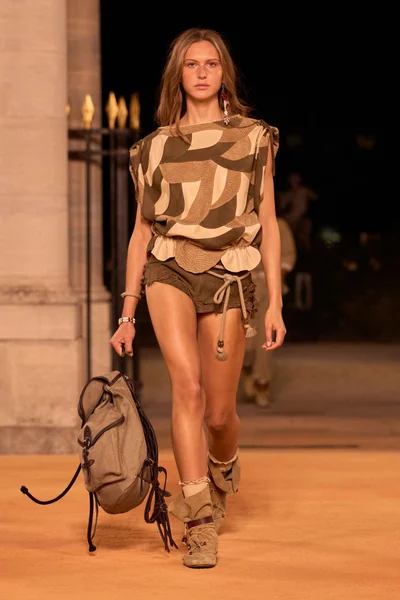 Look 3